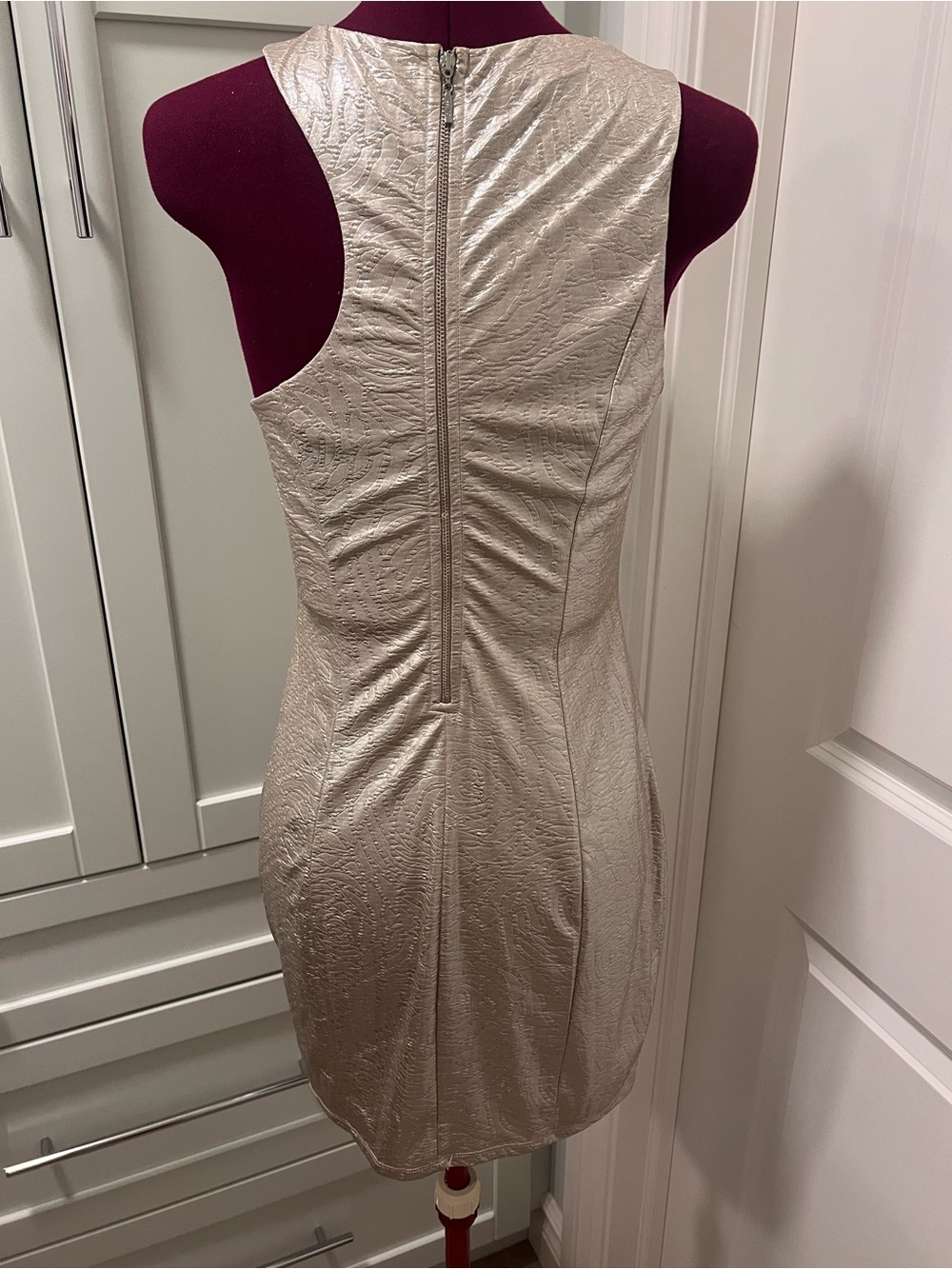 GUESS Metallic Bodycon Jacquard Cutout Sheath Dress Rose Gold Blush Party M - Picture 7 of 16
